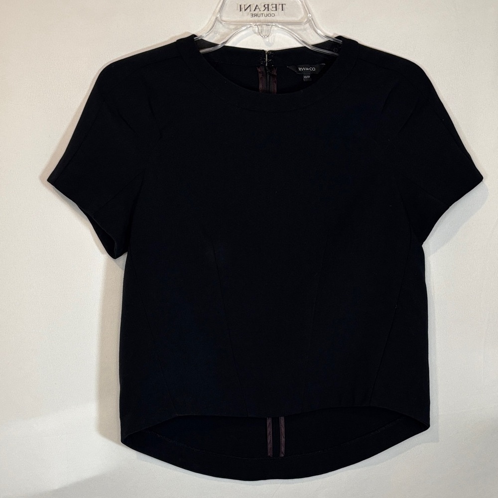 RW&CO. Elegant Black Short Sleeve Tee